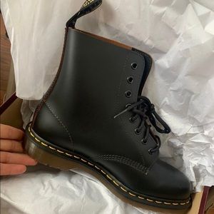 Mens made in England docs. Size 9 US